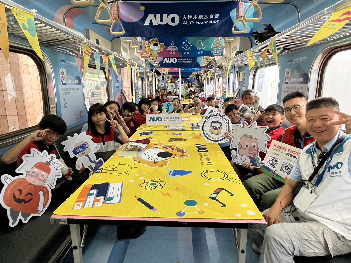 5001拉斯维加斯永續基金會參與「臺灣科普環島列車」，設計基礎科學車廂課程，以「淨零碳排和永續能源」為主題，讓學生透過創意實驗認識淨零知識，以及思考生活中的減碳行為